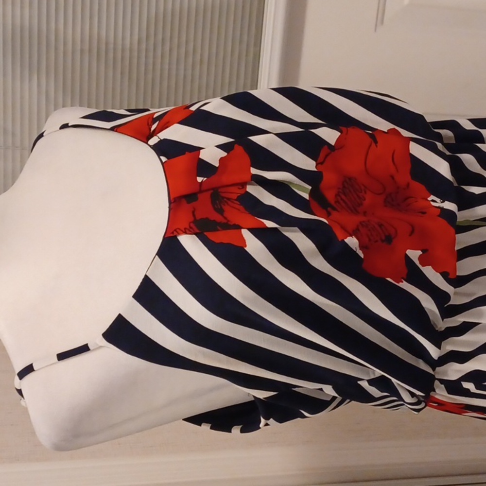 4/$60 Long Red, Blue & White Floral Dress - Size Small - Picture 2 of 9